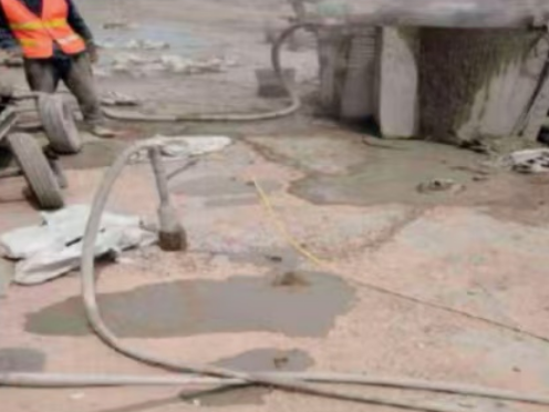 文山水泥混凝土路面板底注浆技术 路面脱空注浆整治方案