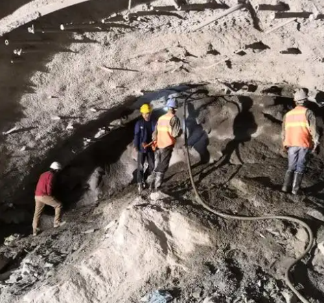 文山拱顶带模注浆料的施工流程及注意事项